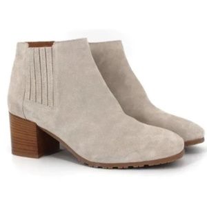 Aquatalia Charlotte Suede Weatherproof Block Heel Bootie Storm Grey 7.5